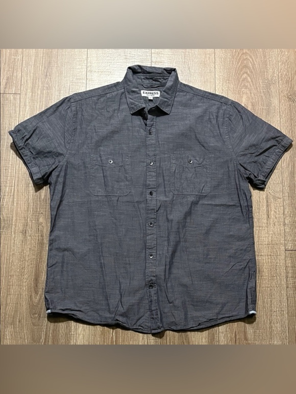 ⭐️ Men’s Short-Sleeve Button-Down Shirt in Charcoal